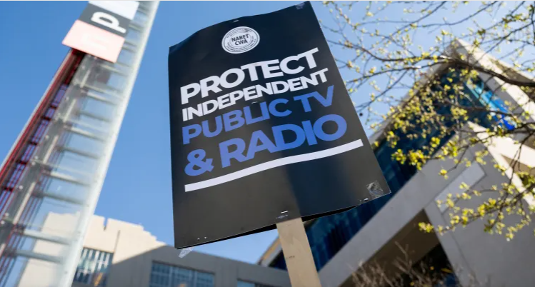 Trump Juga Efisiensi, Pangkas Dana untuk Penyiar Publik AS PBS dan NPR